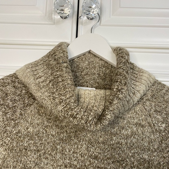 EUC Women’s Columbia Size Large Cowl Neck Sweater in Broad Horizontal Stripes - Picture 5 of 9